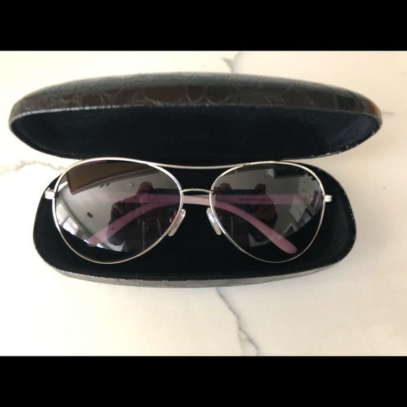 GUESS Aviator Sunglasses with hard case - Picture 2 of 7